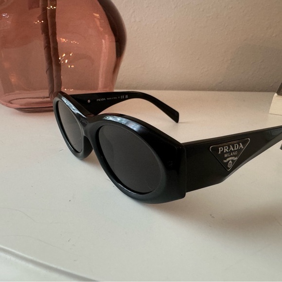 Prada
Beveled Logo Acetate Oval Sunglasses - Picture 3 of 4